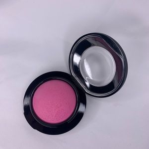 MAC MINERAL BLUSH in BUBBLES, PLEASE. Like new!